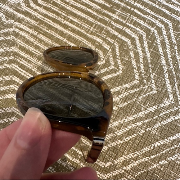 Le Specs No Smirking Sunglasses - Picture 5 of 8